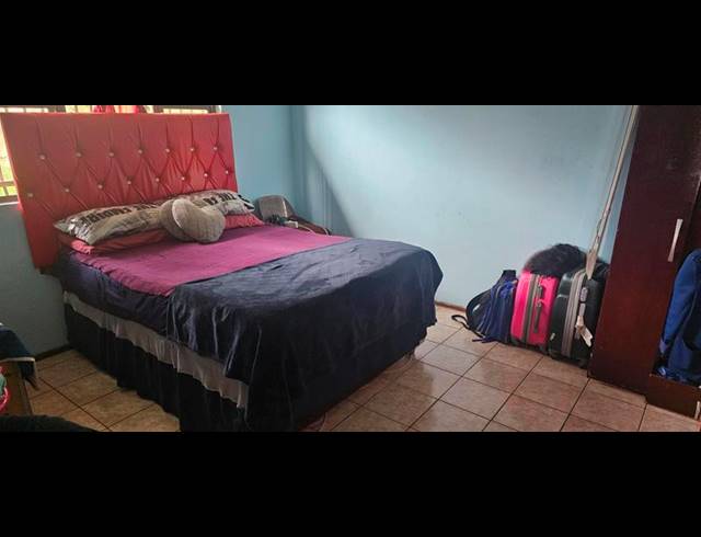 3 BEDROOM HOUSE FOR SALE IN UMLAZI Z